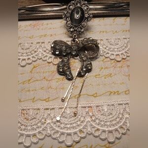 Vintage Silver Tone Bow Brooch